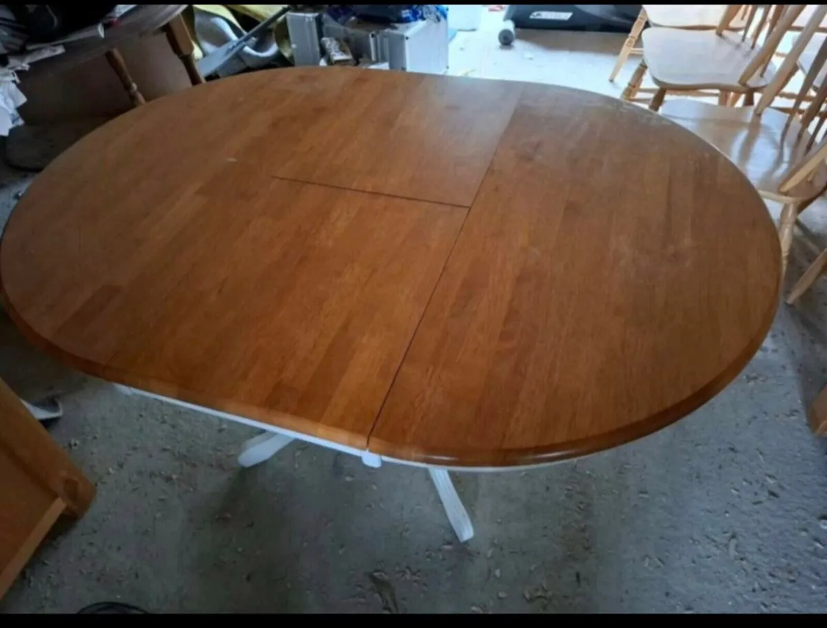 Extendable round table - Image 1