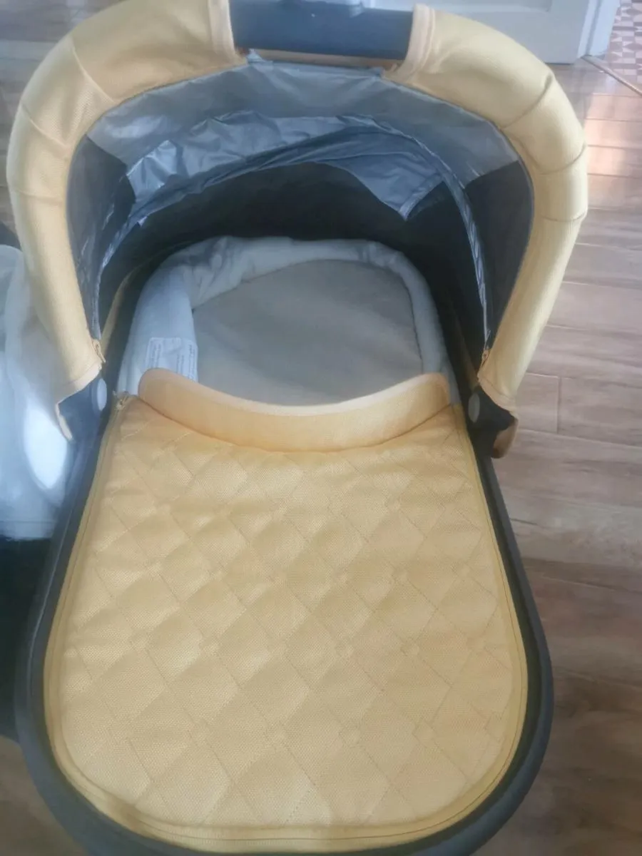 Uppababy bassinet with bag - Image 2