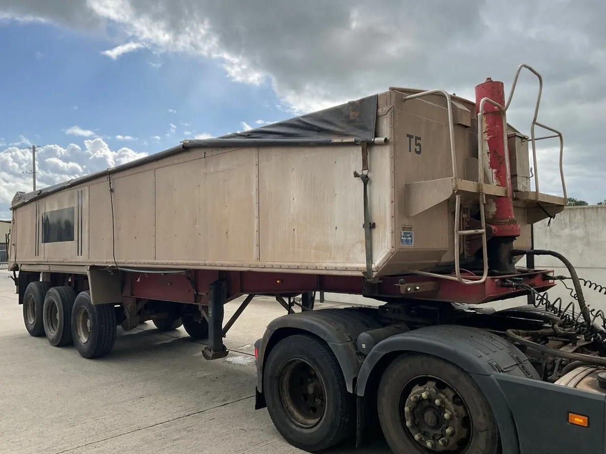 MONTRACON TRI AXLE INSULATED TIPPING TRAILER - Image 1