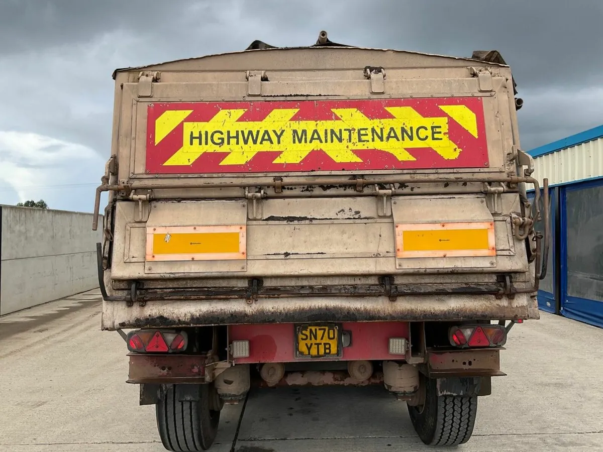 MONTRACON TRI AXLE INSULATED TIPPING TRAILER - Image 4