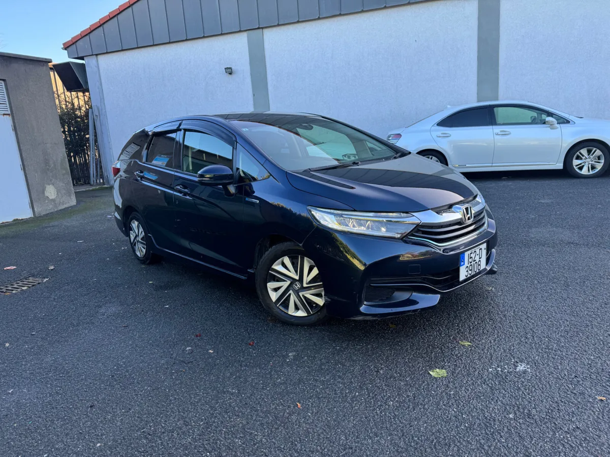 Honda Shuttle 2015 Hybrid 1.5  Automatic - Image 2