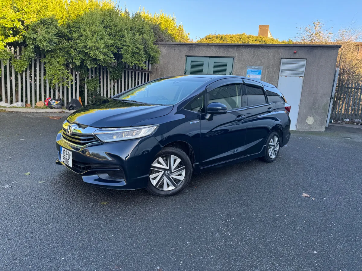 Honda Shuttle 2015 Hybrid 1.5  Automatic - Image 1