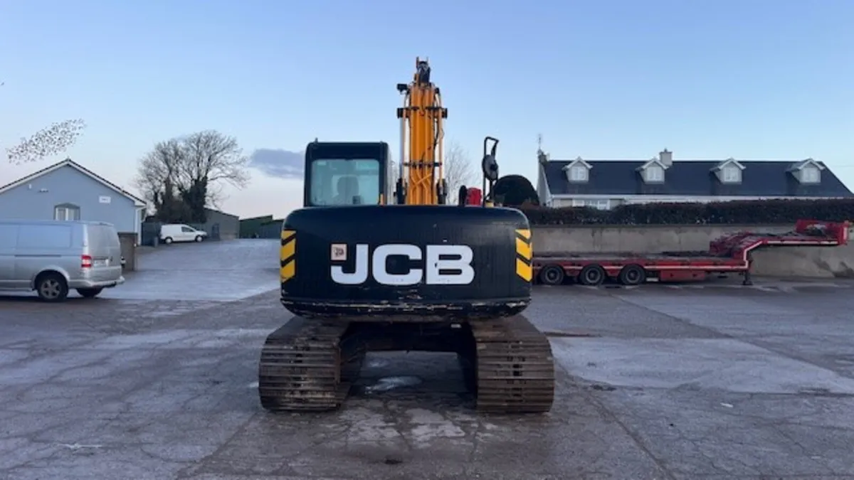 2011JCB JS 130 - Image 2