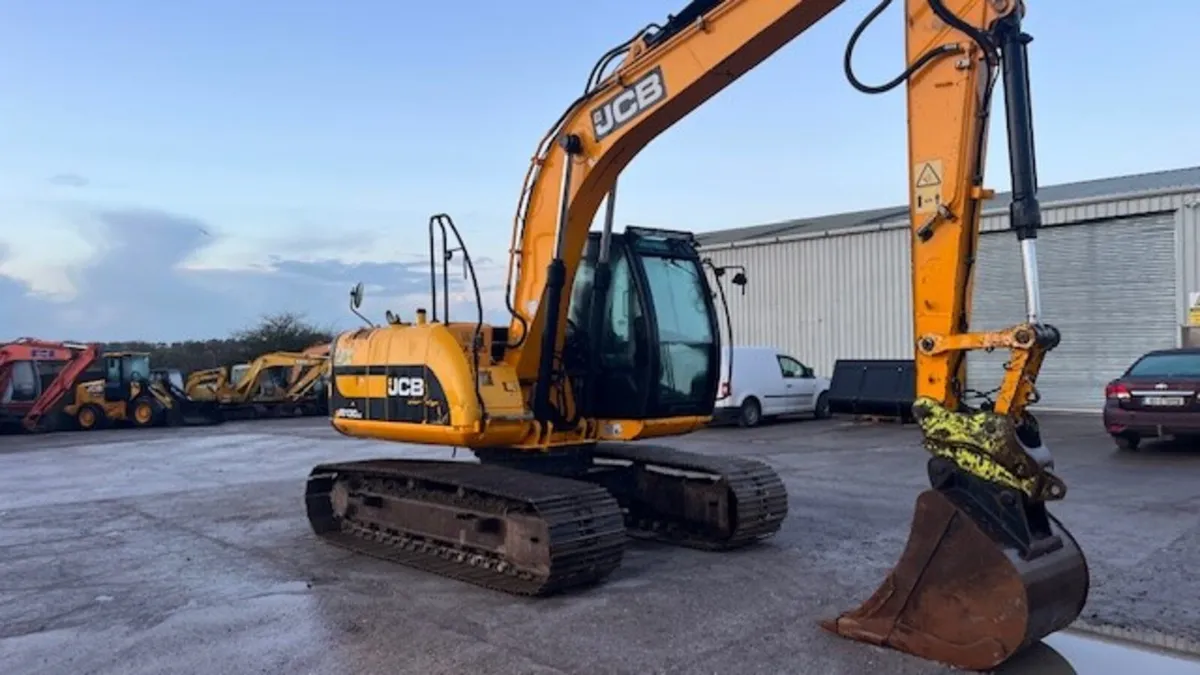 2011JCB JS 130 - Image 4