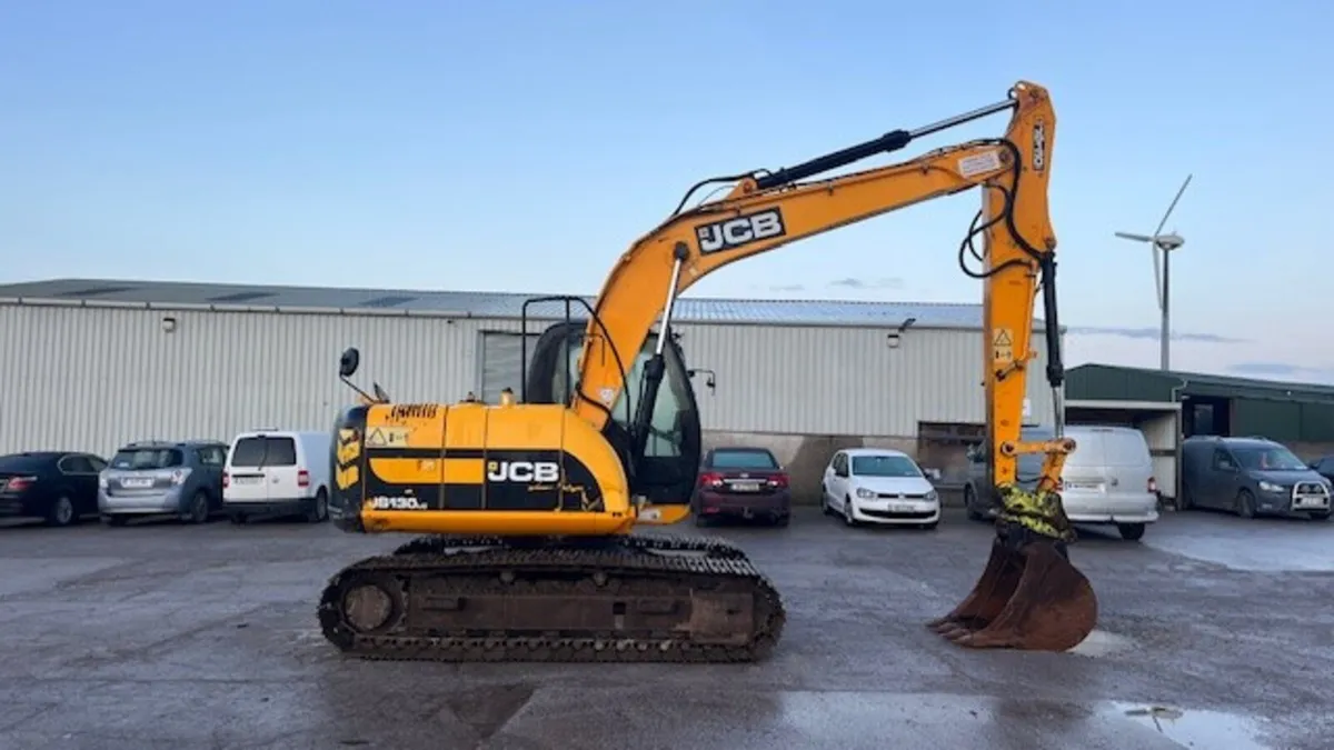 2011JCB JS 130 - Image 3