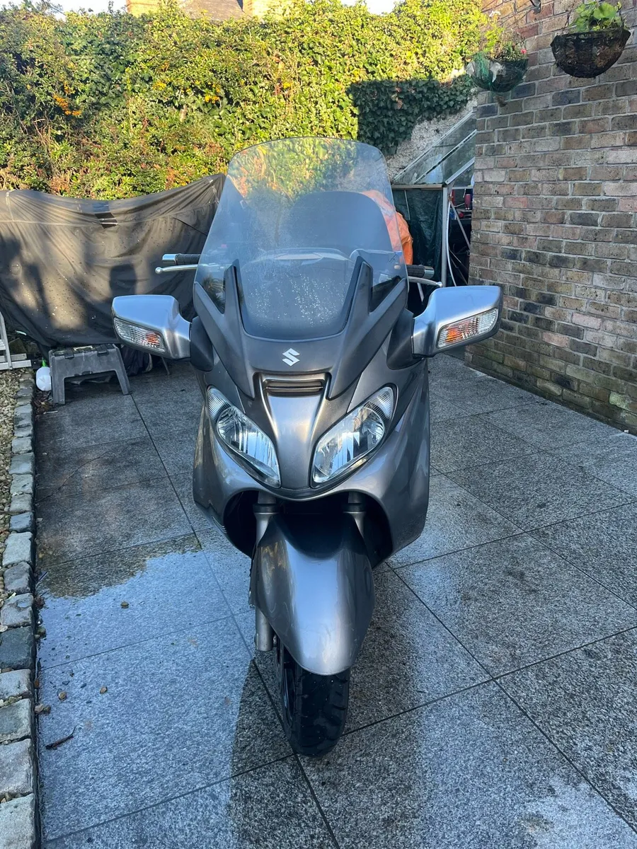 Suzuki Burgman 650 - Image 1
