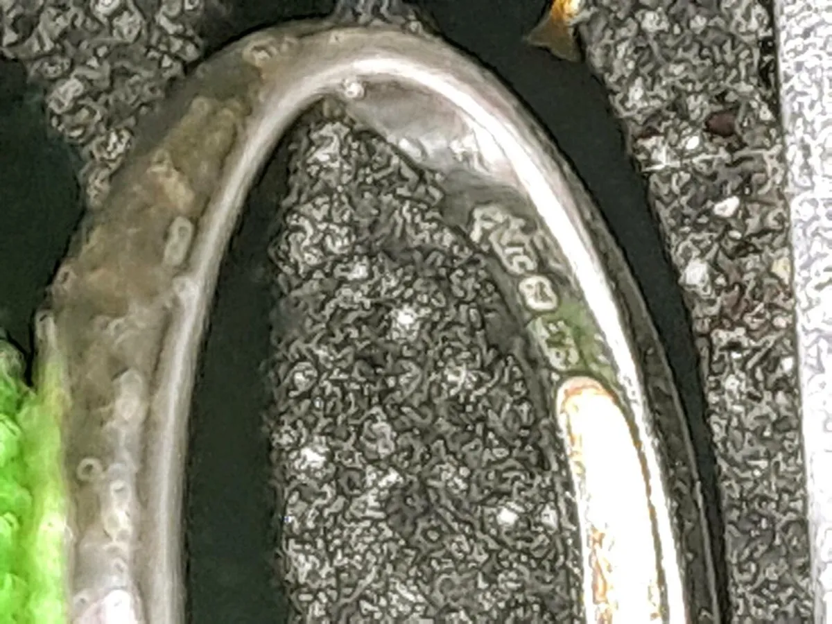 Diamond solitaire ring with diamond shoulders 9k - Image 4