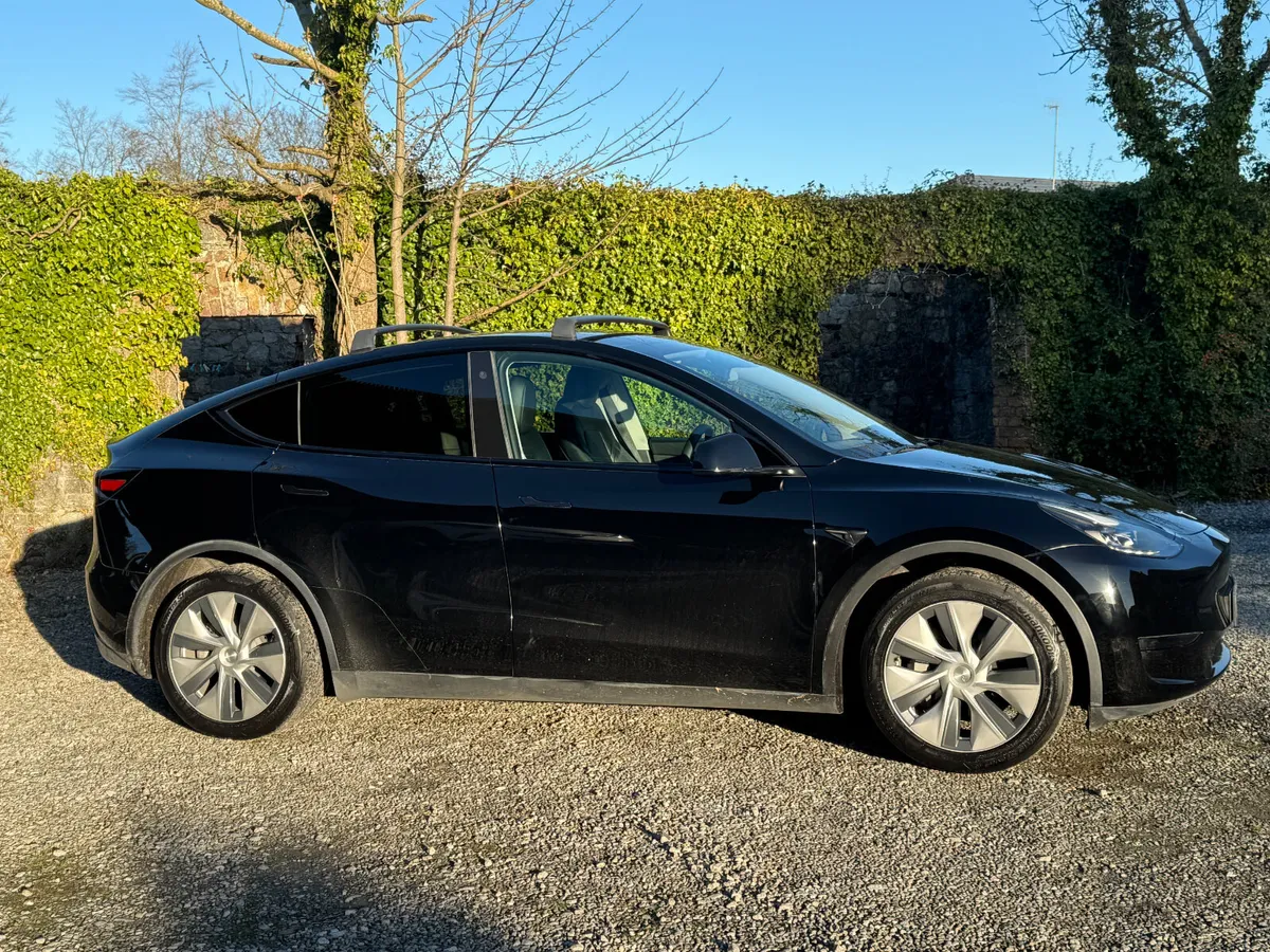 2023 Tesla Model Y RWD 1 Owner - Image 4