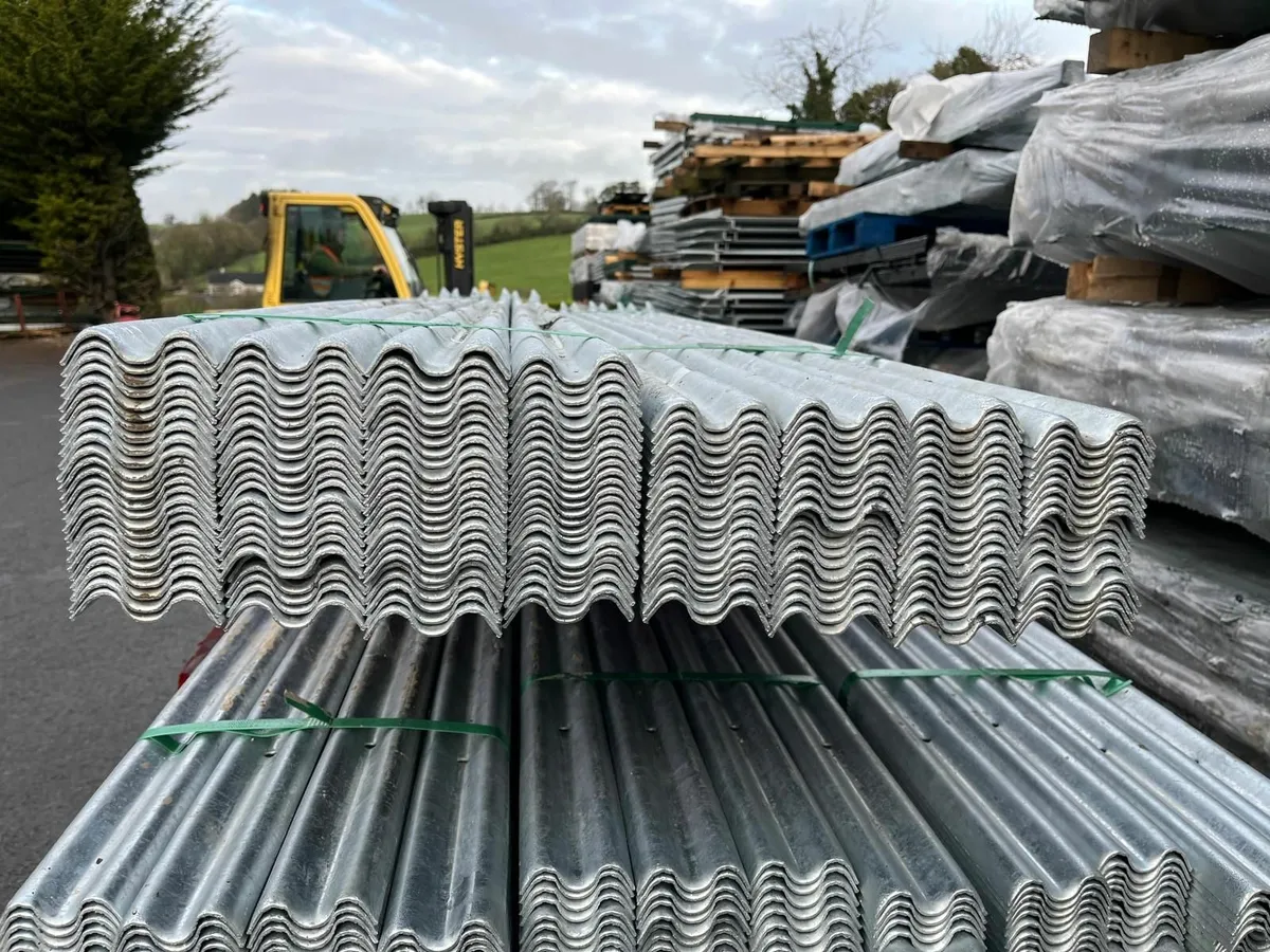 PALISADE FENCING - Image 3