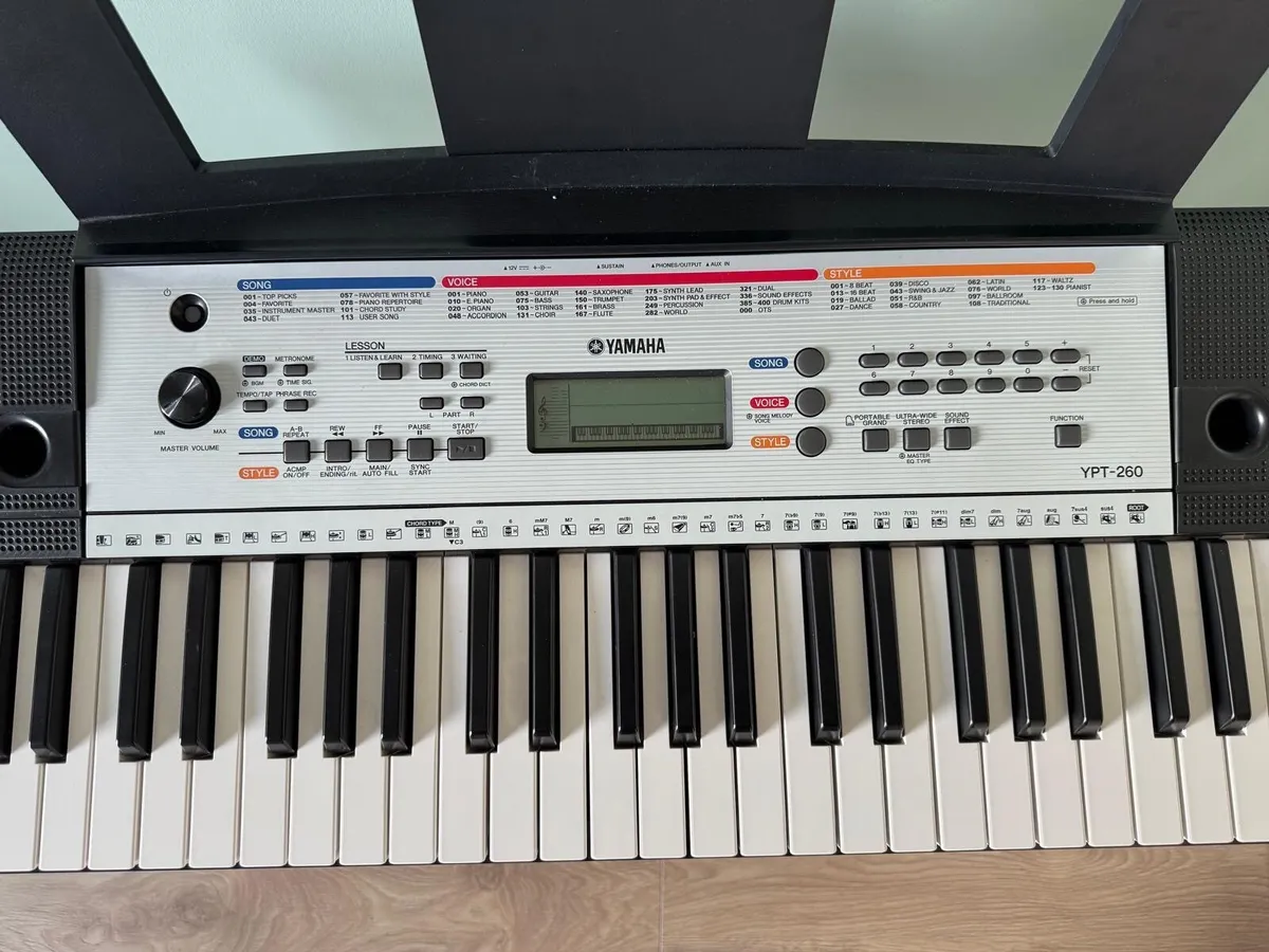 Yamaha keyboard YPT 260 - Image 2