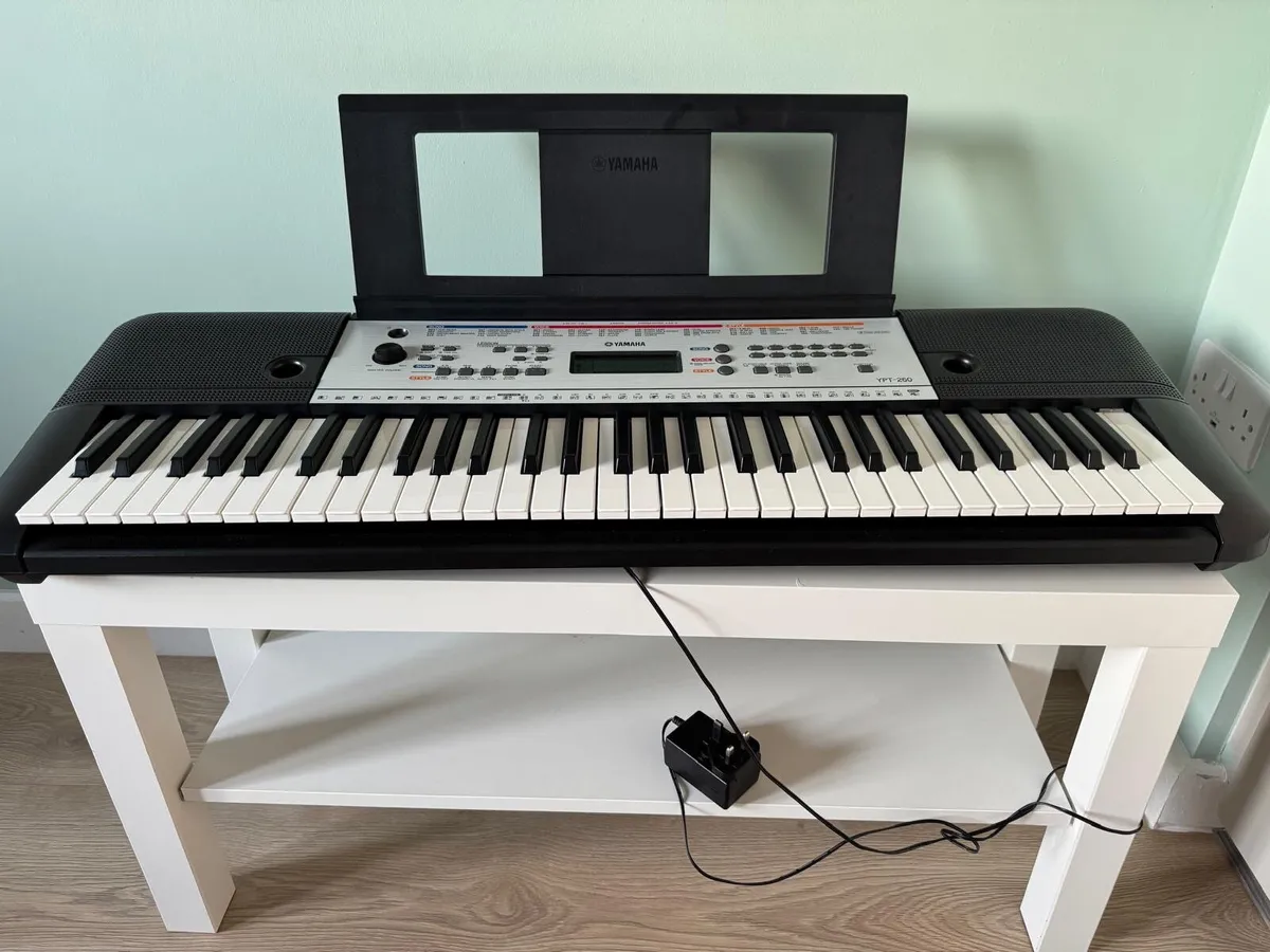 Yamaha keyboard YPT 260 - Image 1