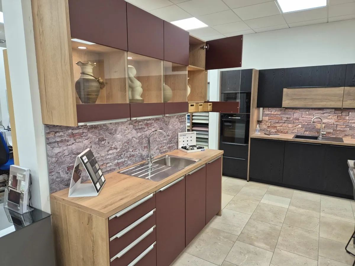 DISPLAY KITCHEN UNITS - Image 1