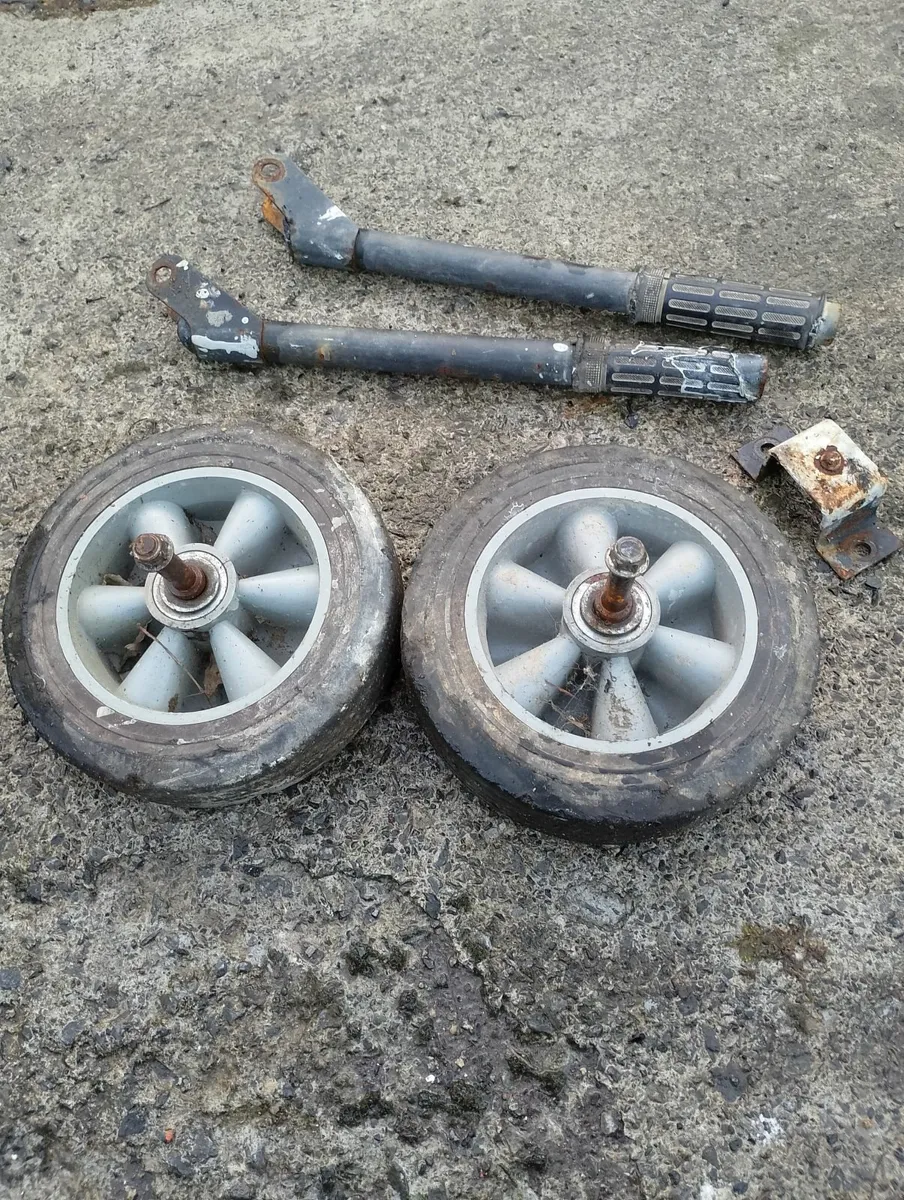 Generator wheels and handles kit - Image 1