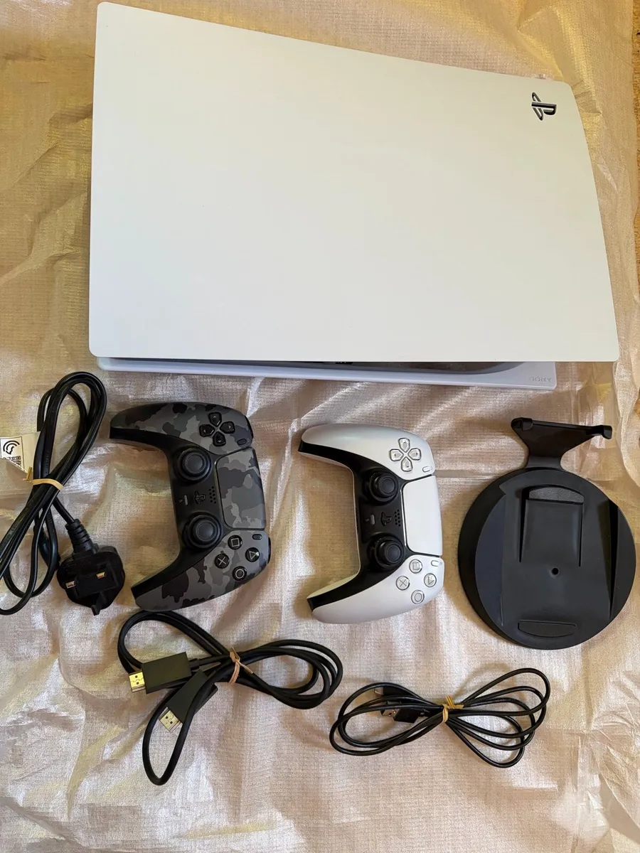 PlayStation 5 Disc Edition - Image 1