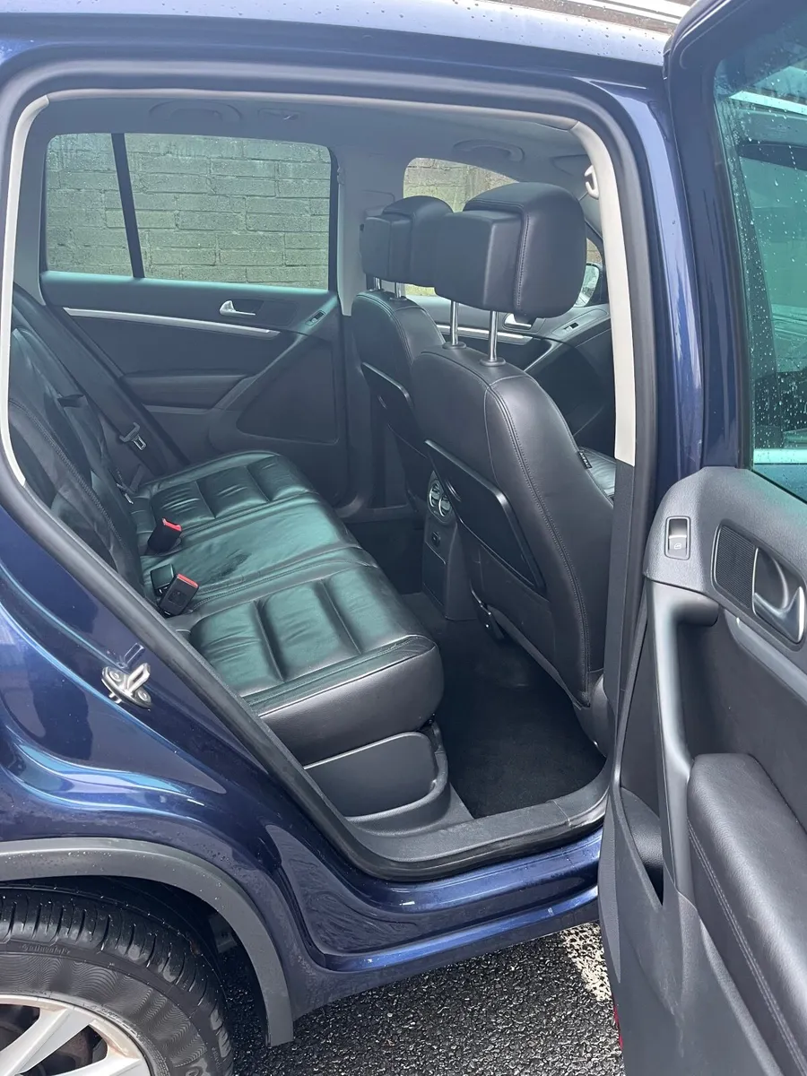 Volkswagen Tiguan 2012 - Image 2