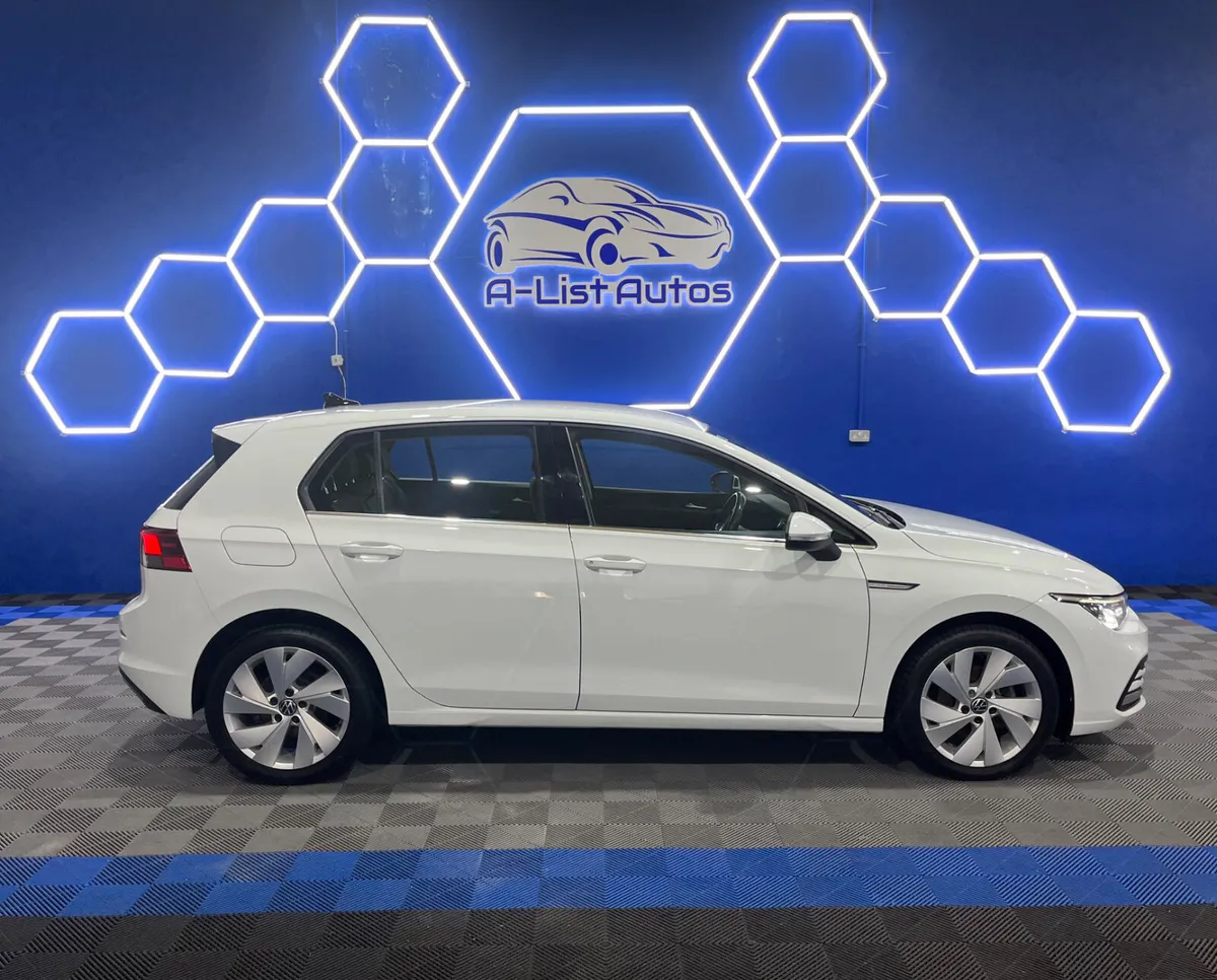 Volkswagen Golf 2.0TDI Style / FINANCE AVAILABLE - Image 2
