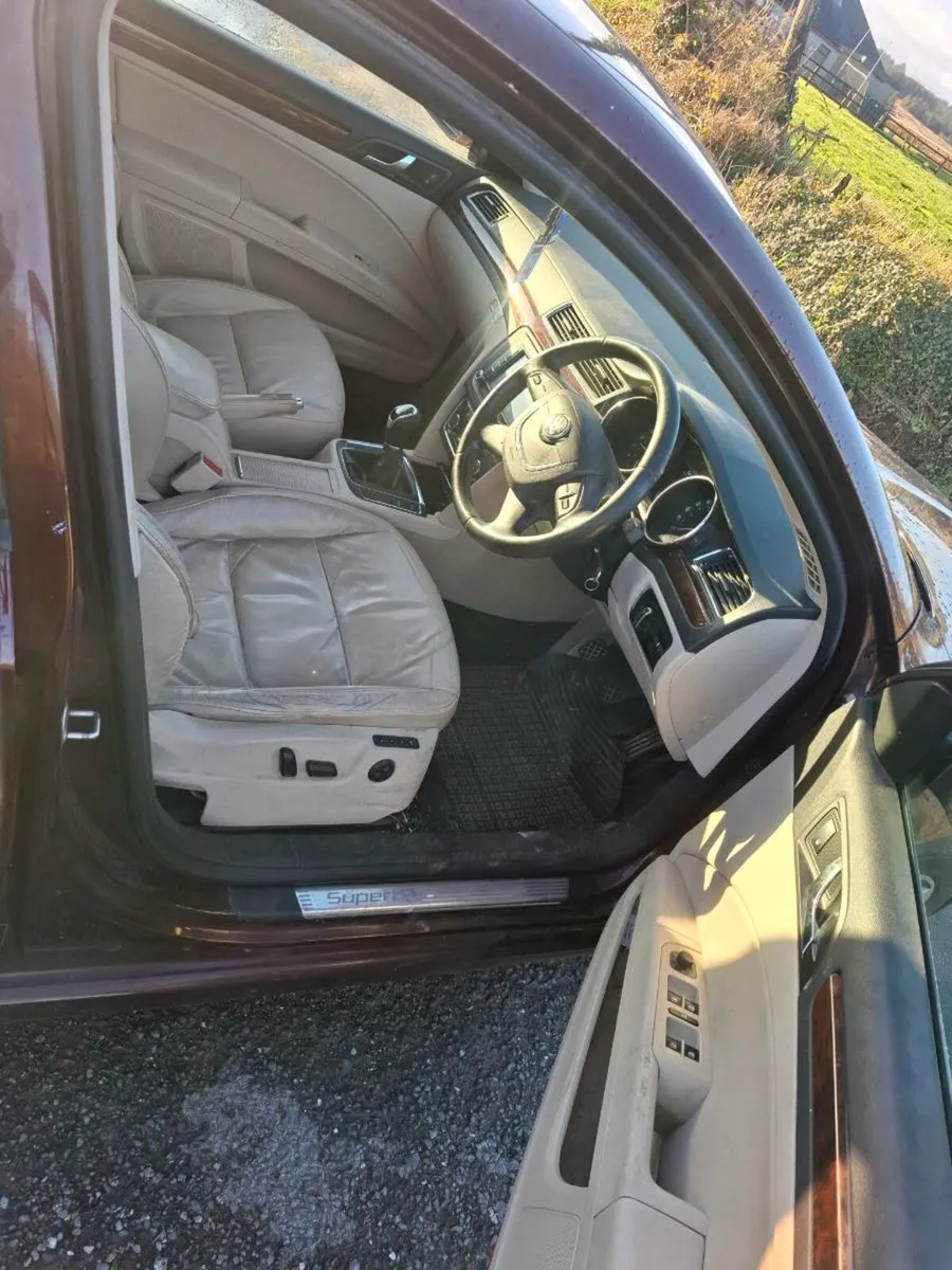 2011 Skoda Superb - Image 2