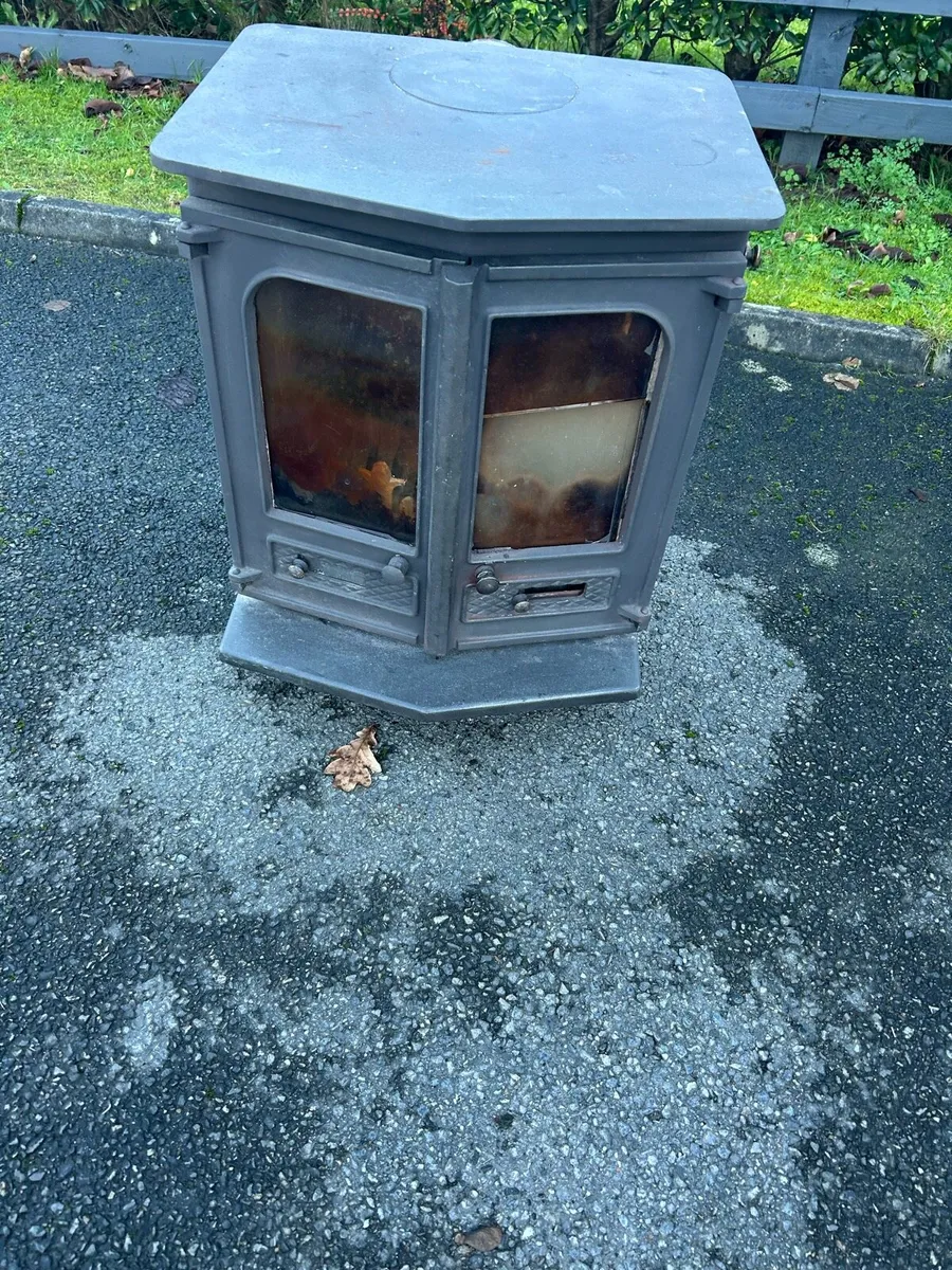 Charnwood Country 8 Stove - Image 1