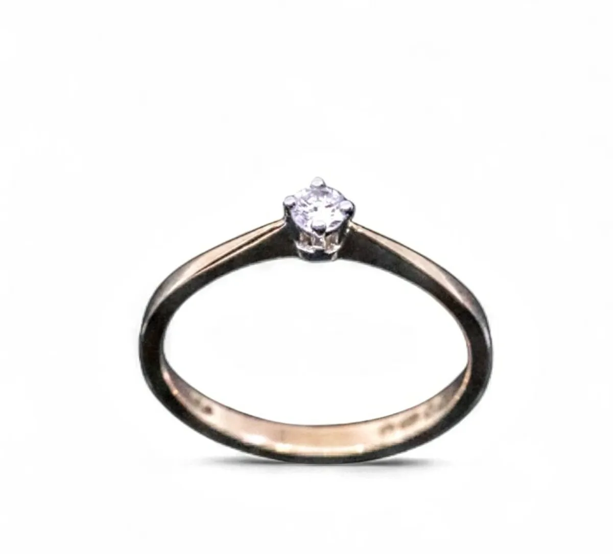 Diamond solitaire ring in 9k gold - Image 1