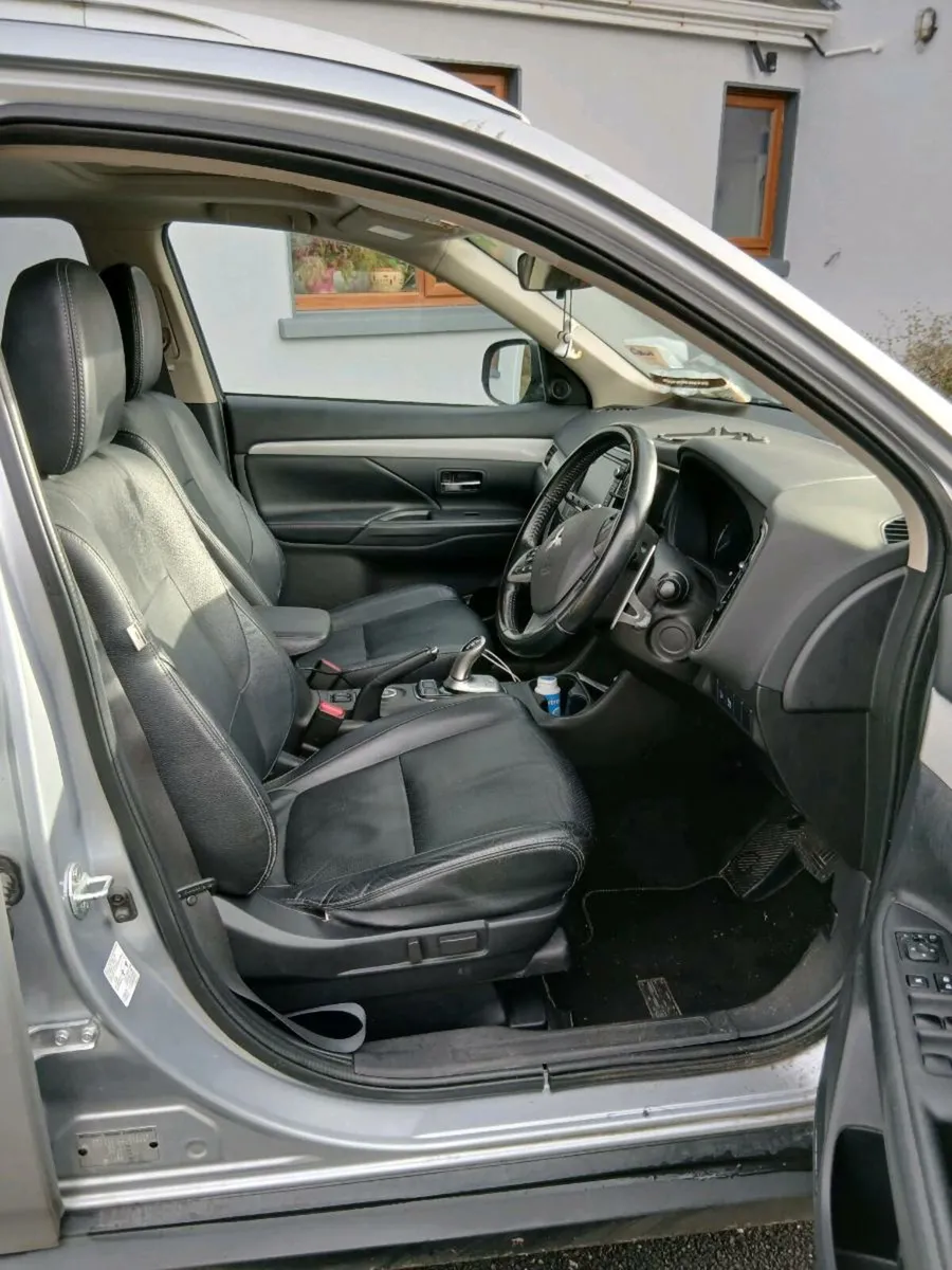 Mitsubishi Outlander PHEV 2015 - Image 3