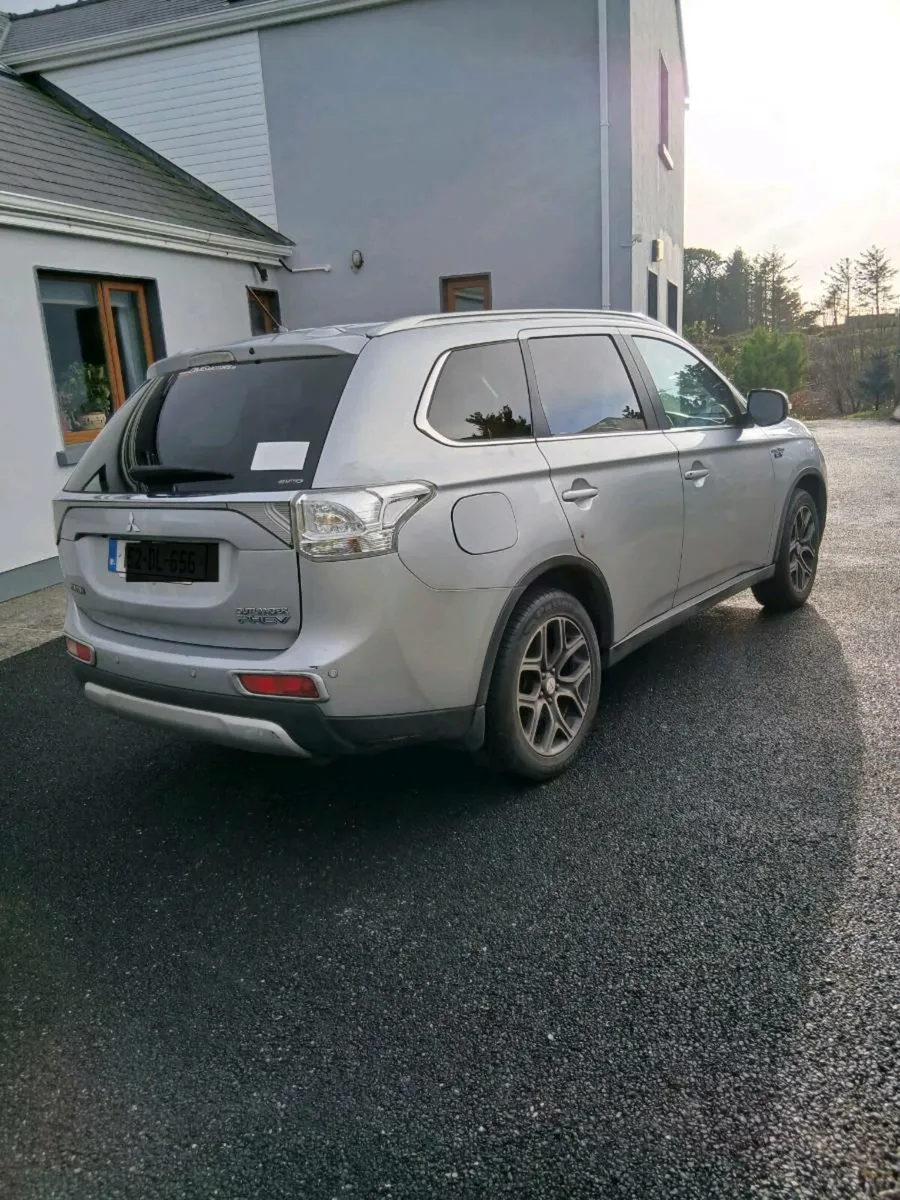 Mitsubishi Outlander PHEV 2015 - Image 4