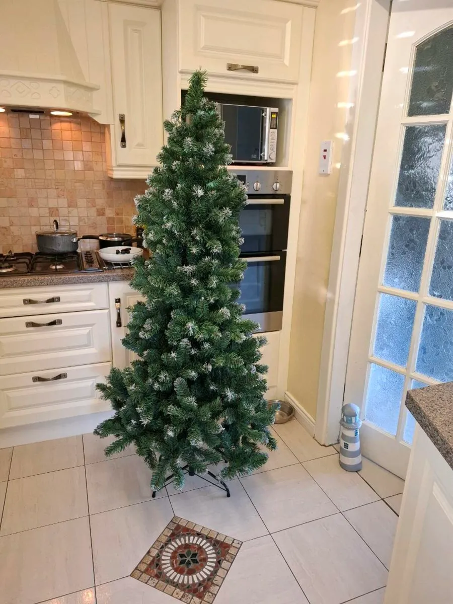 Christmas tree - Image 1