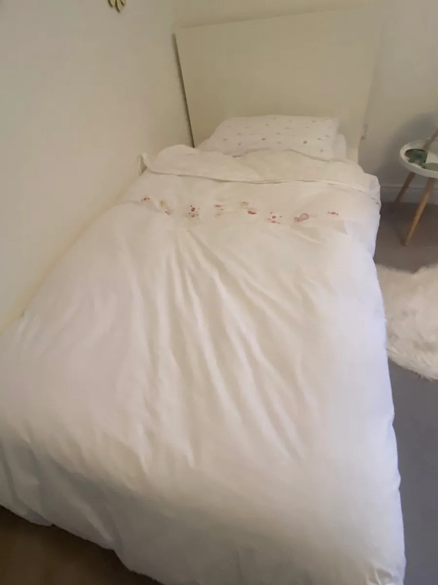 Single Bed - Image 2