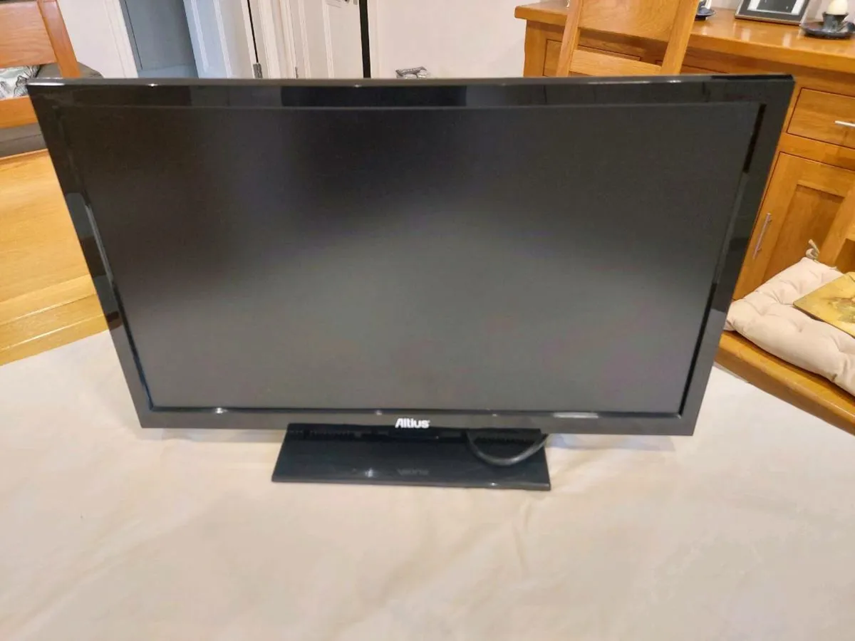 24 inch TV and DVD combo - Image 2