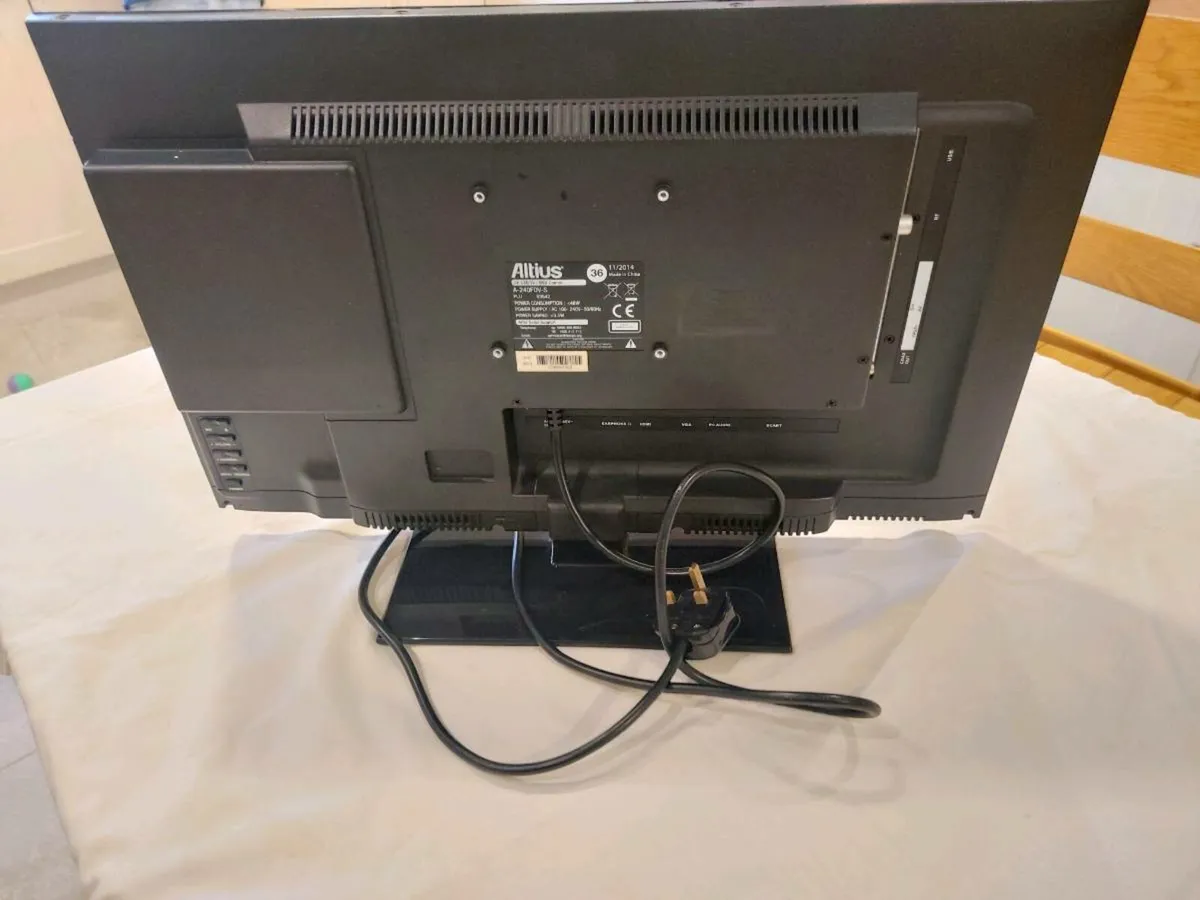 24 inch TV and DVD combo - Image 3