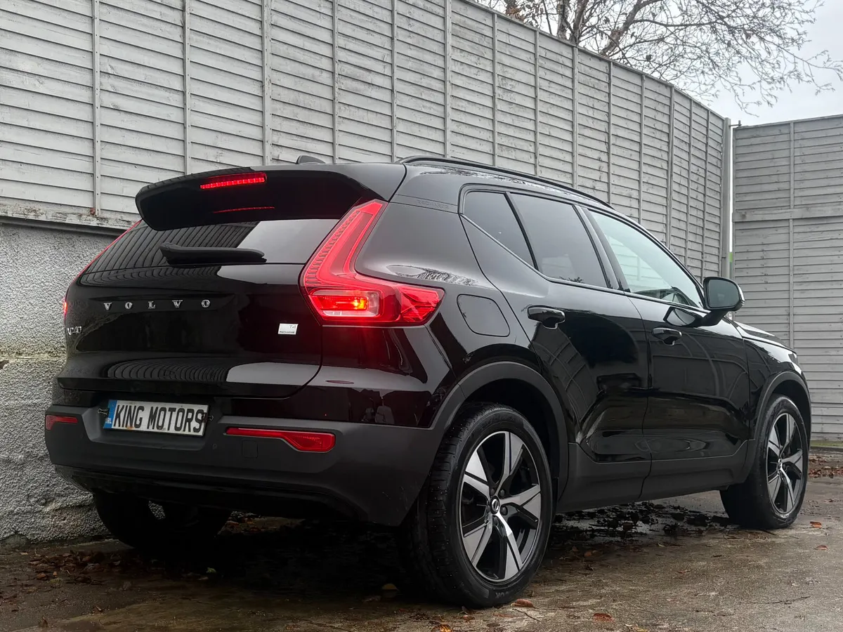 VOLVO XC40 2022 R-DESIGN T4 RECHARGE AUTO - Image 3