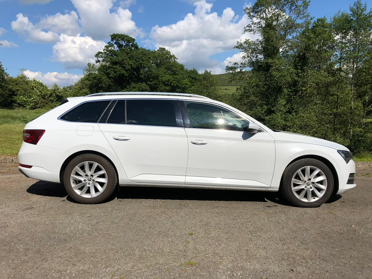 Skoda superb Estate in Glacier white - Image 4