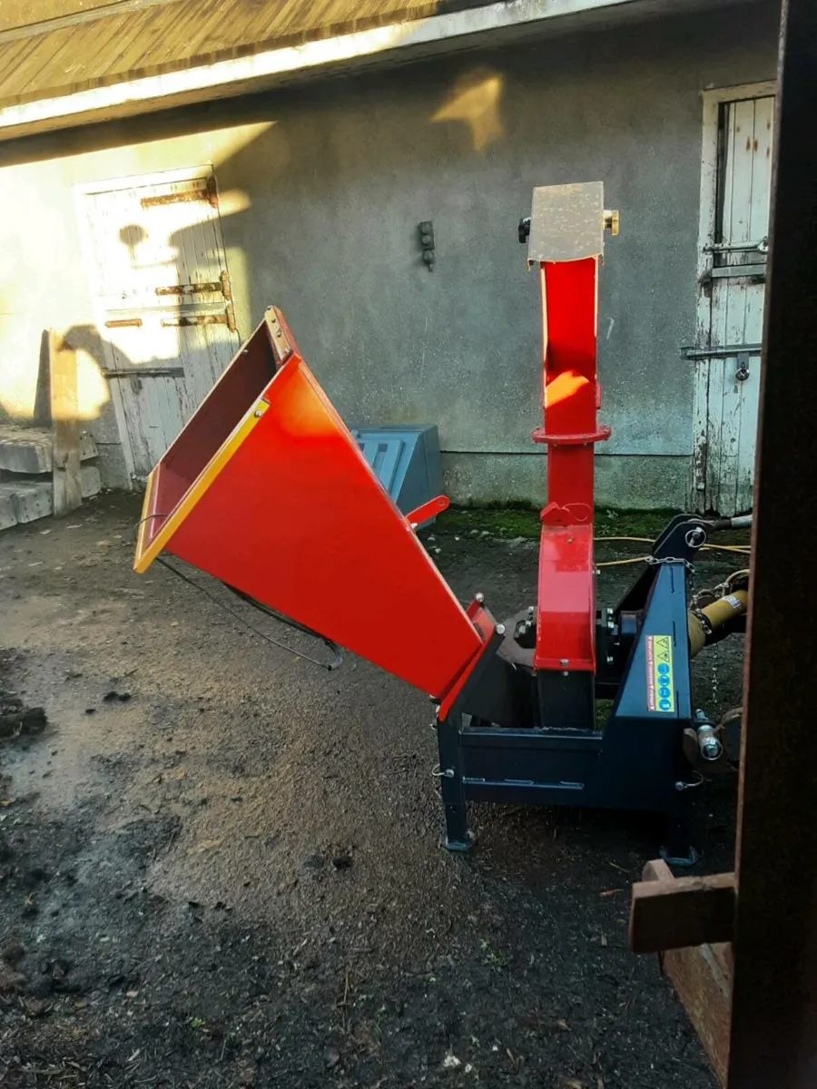 WOOD CHIPPER & CEMENT MIXER - Image 1