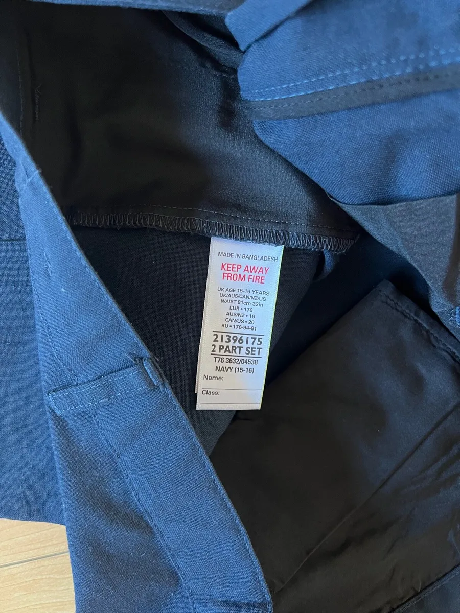 School uniforms - Image 2