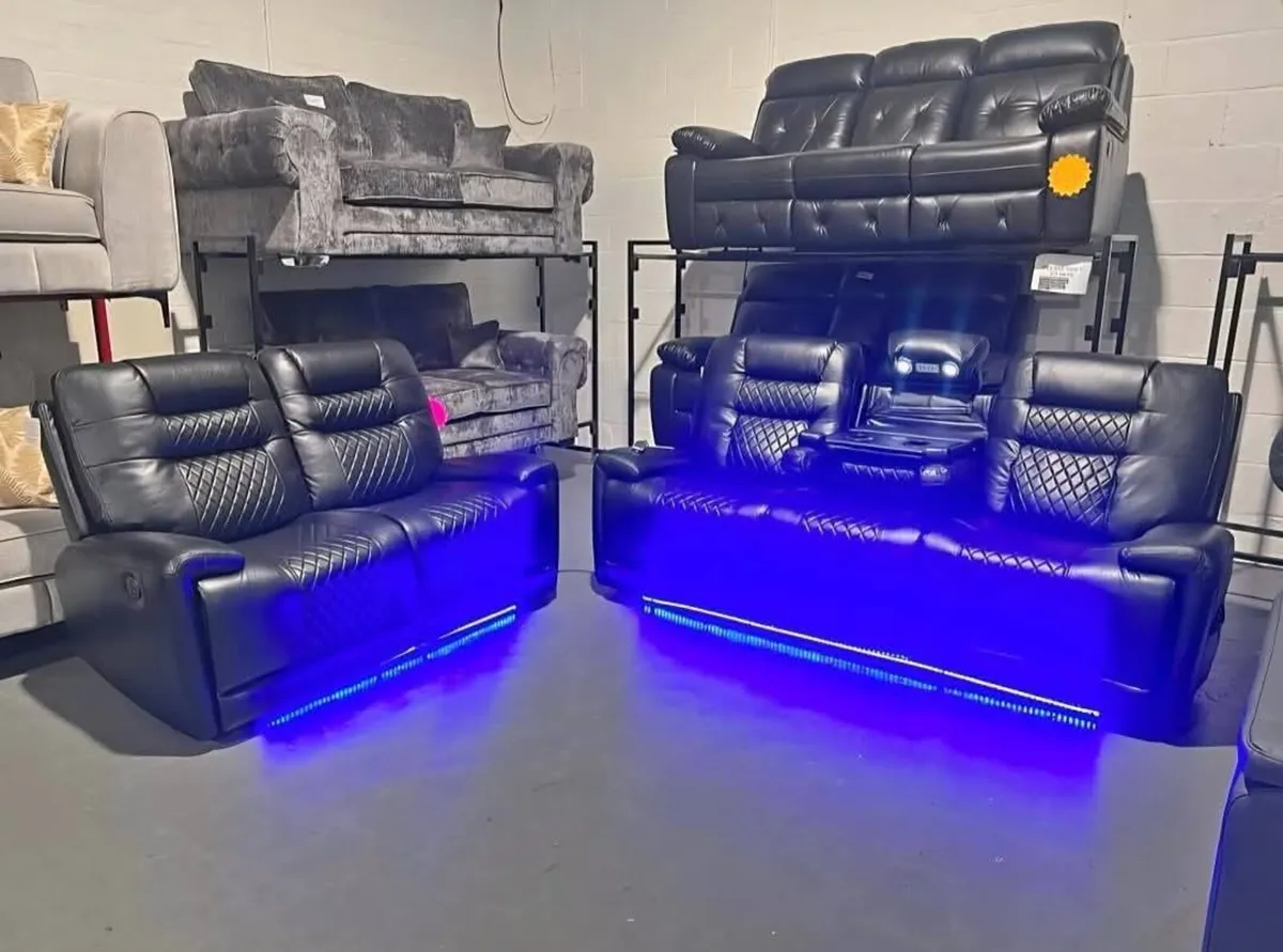 "NEW IN Halifax Black 3/2 In Stock" - Image 1