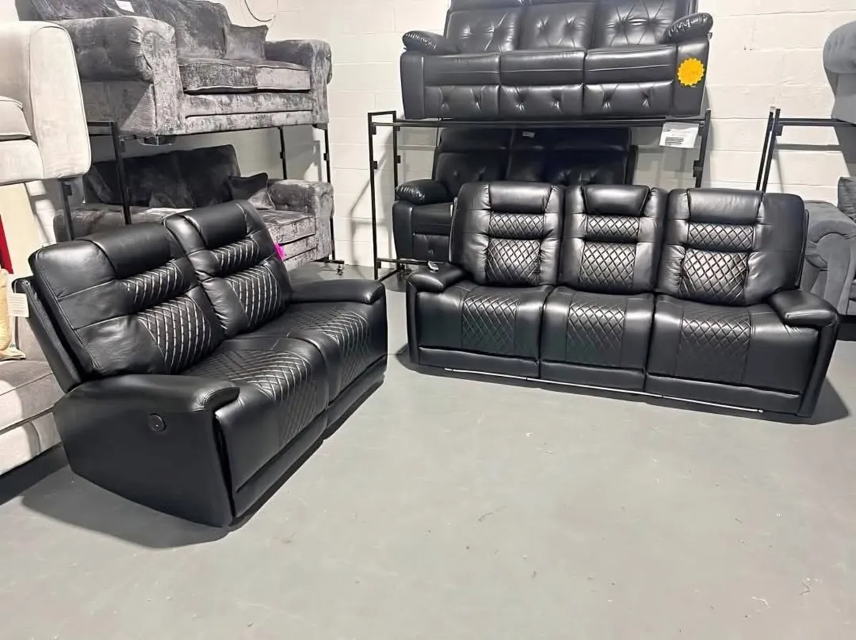 "NEW IN Halifax Black 3/2 In Stock" - Image 2