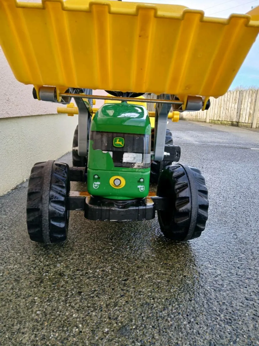 Pedal tractor and trailer - Image 3