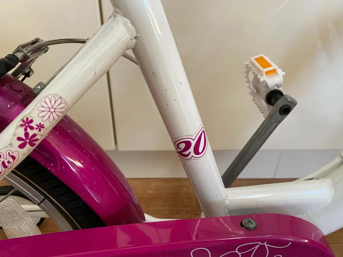 Child's (girl's) bicycle and safety kit - Image 4