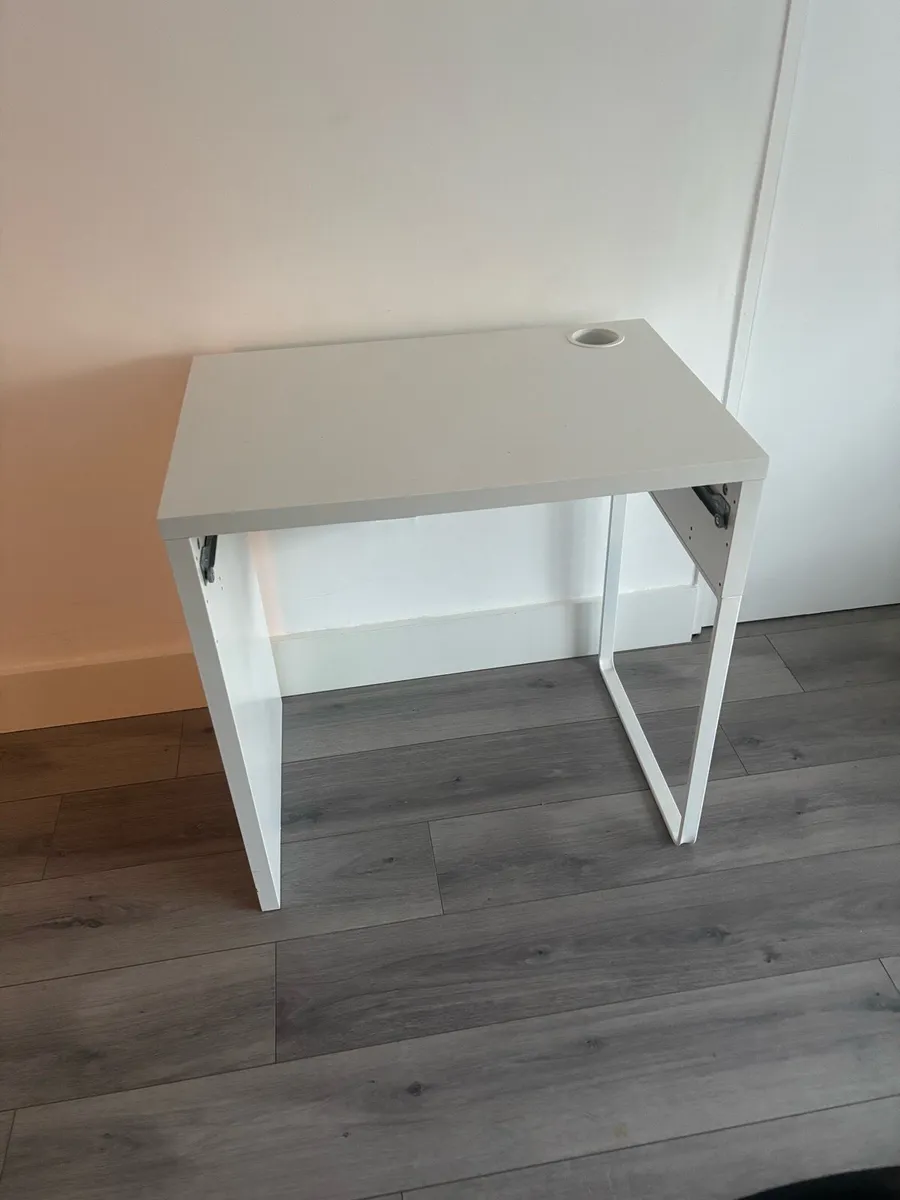 Study desk - Image 1