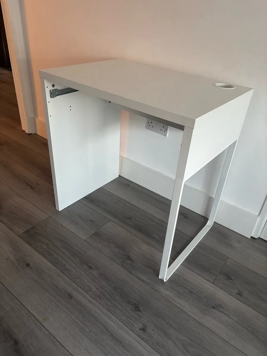 Study desk - Image 2