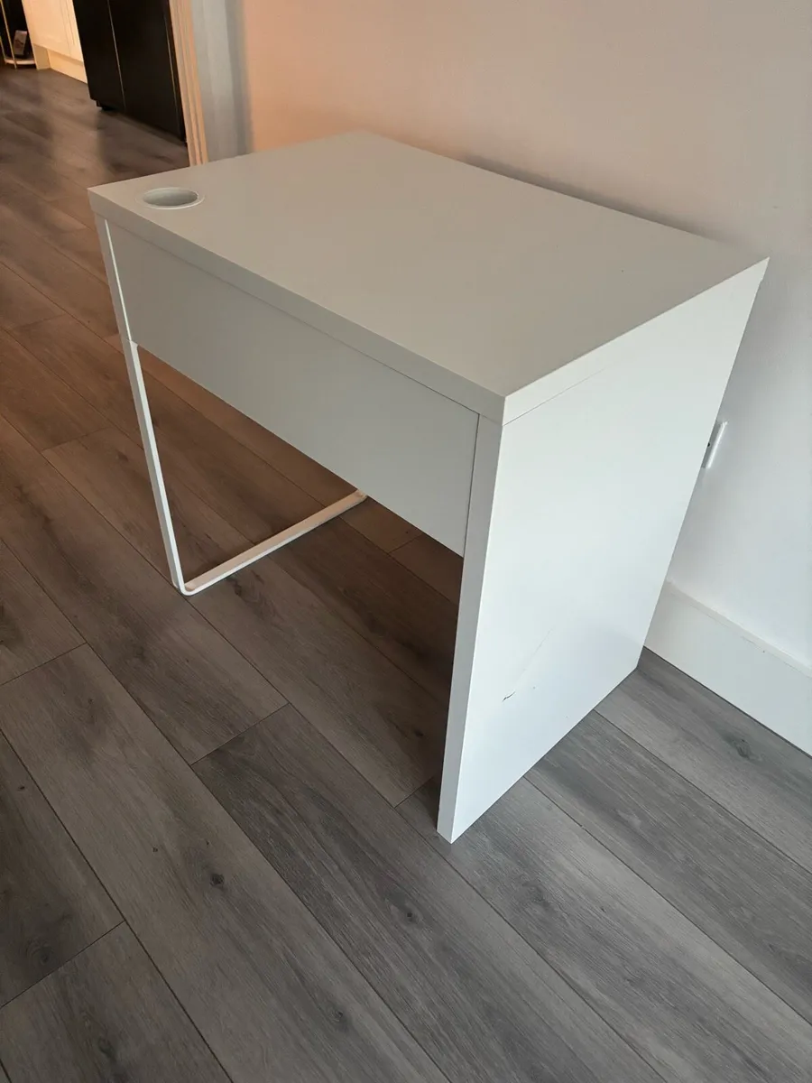 Study desk - Image 3