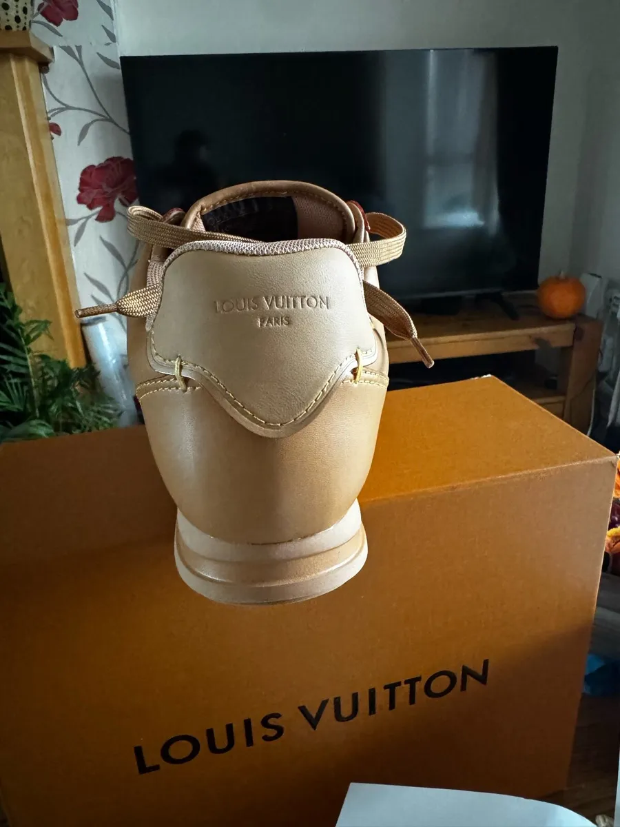 Louis Vuitton Buttersoft Sneaker - Image 3