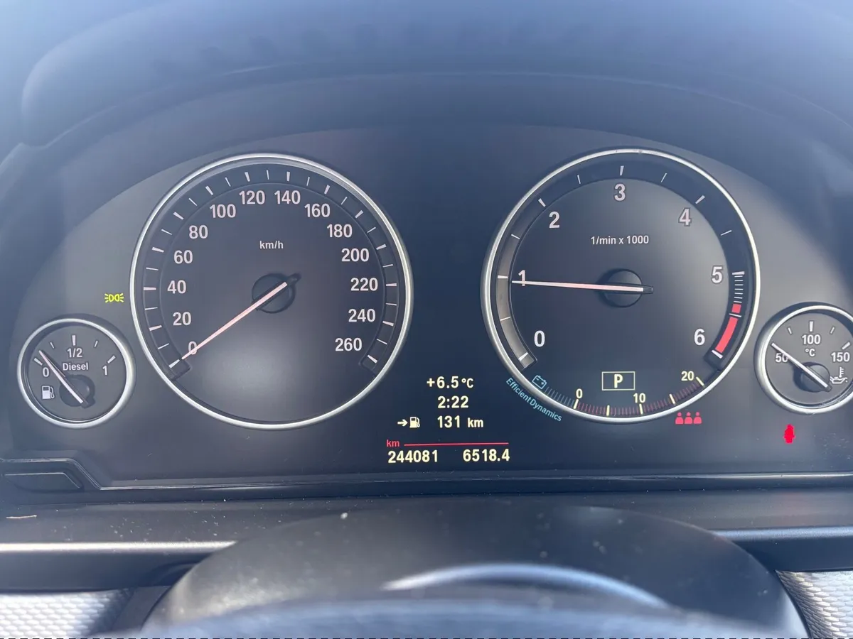 BMW 5-Series 2012 - Image 2