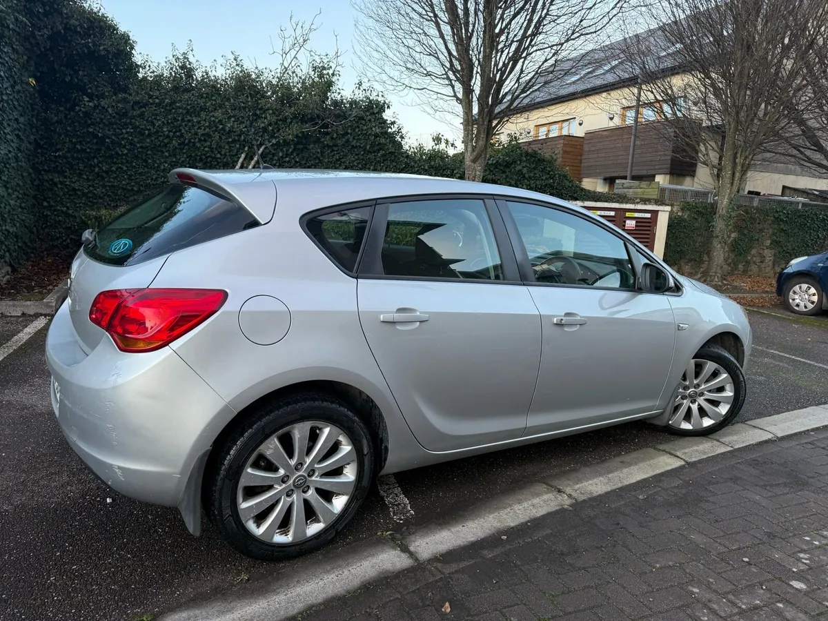 Astra 11 with nct 06/26 tax 01/26 low mill 117000 - Image 3