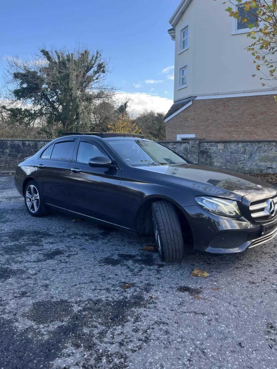 MERCEDES E220 2016 - Image 2