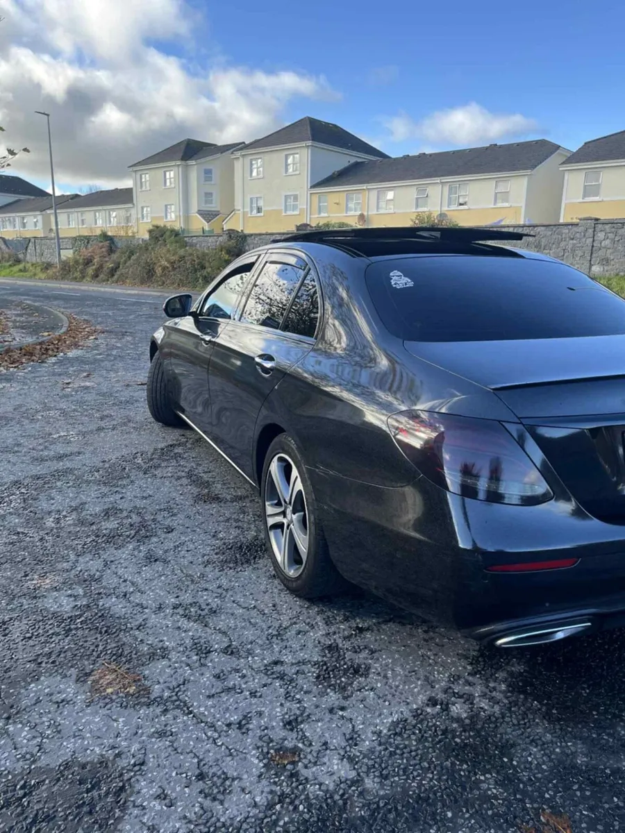 MERCEDES E220 2016 - Image 4
