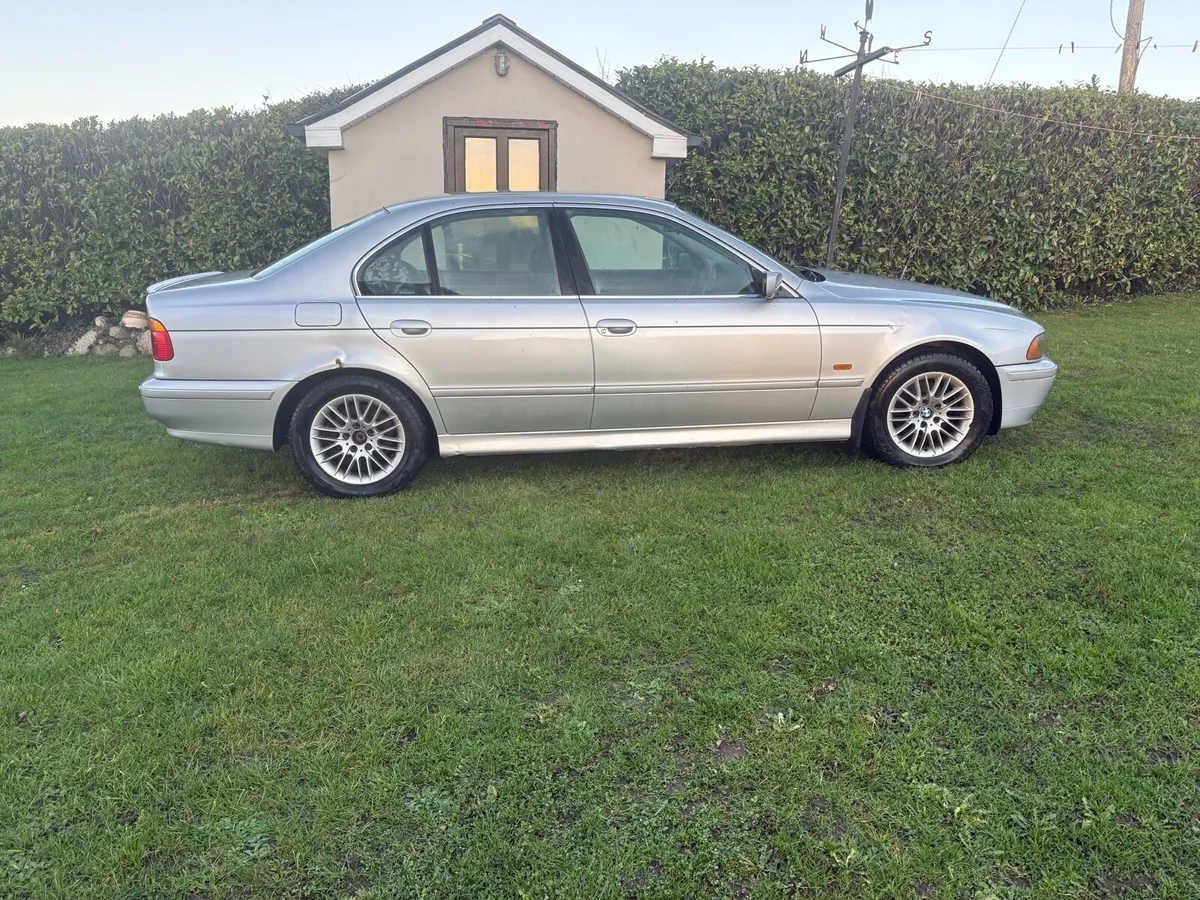 BMW 520i - Image 1