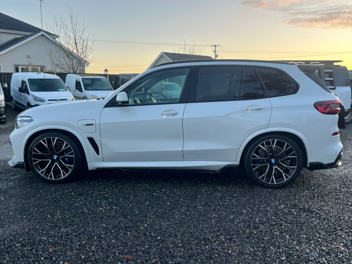 2022 BMW X5 45E M-SPORT *PEARL WHITE* - Image 4