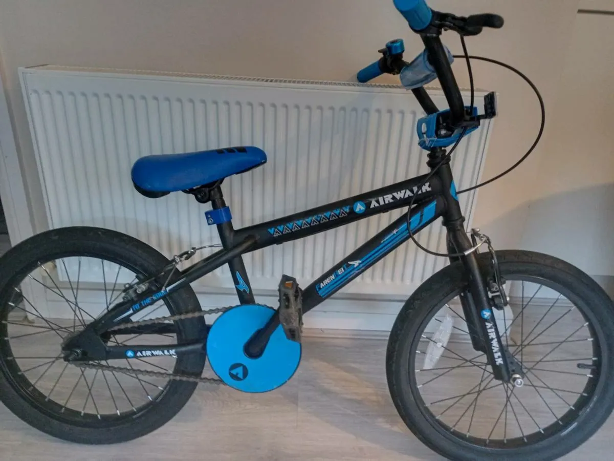 Airwalk Kids BMX bike size 18 inch wheels - Image 2