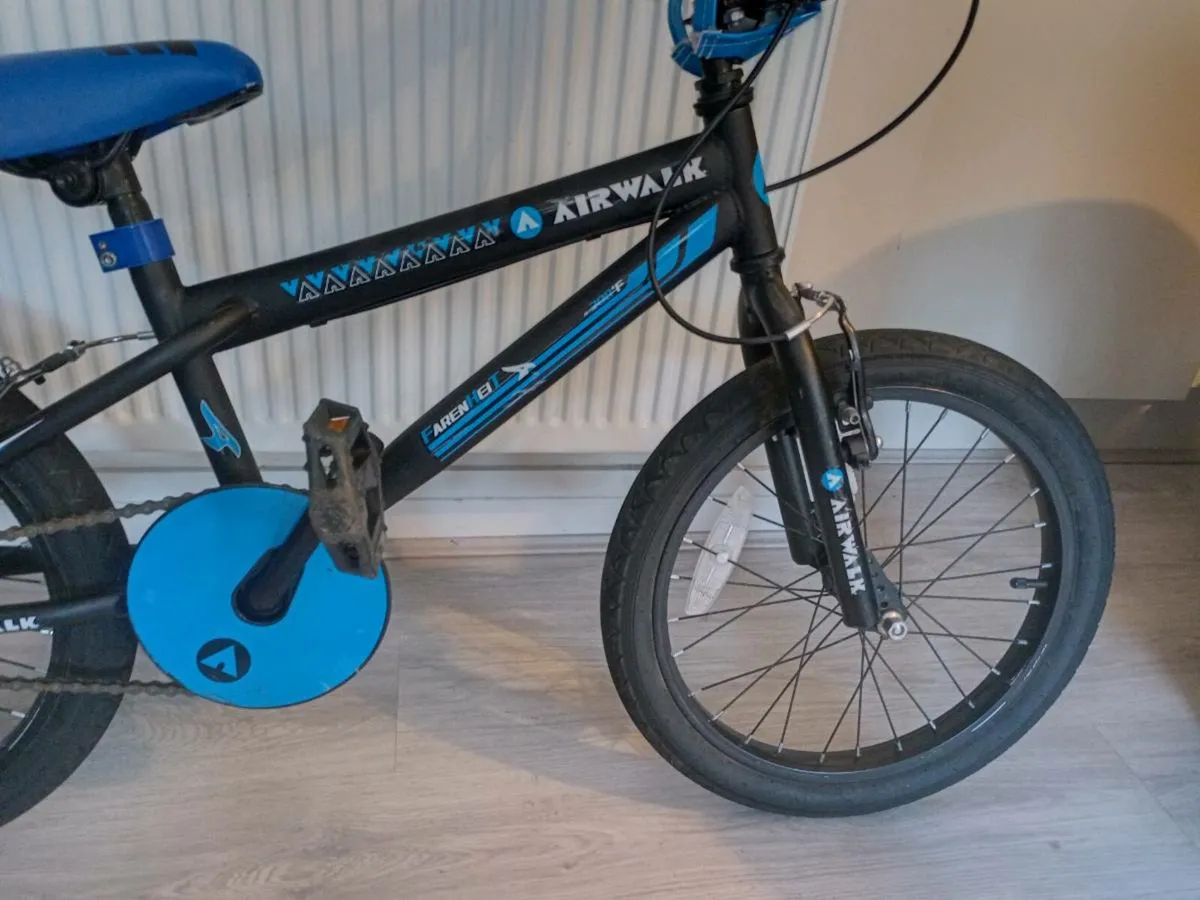 Airwalk Kids BMX bike size 18 inch wheels - Image 4
