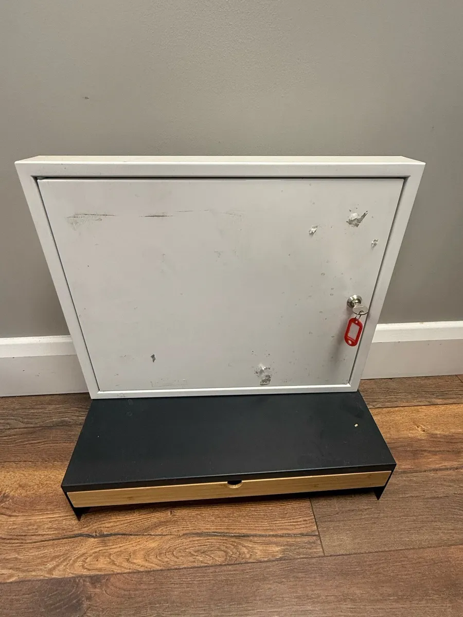 Key Cabinet - Image 1